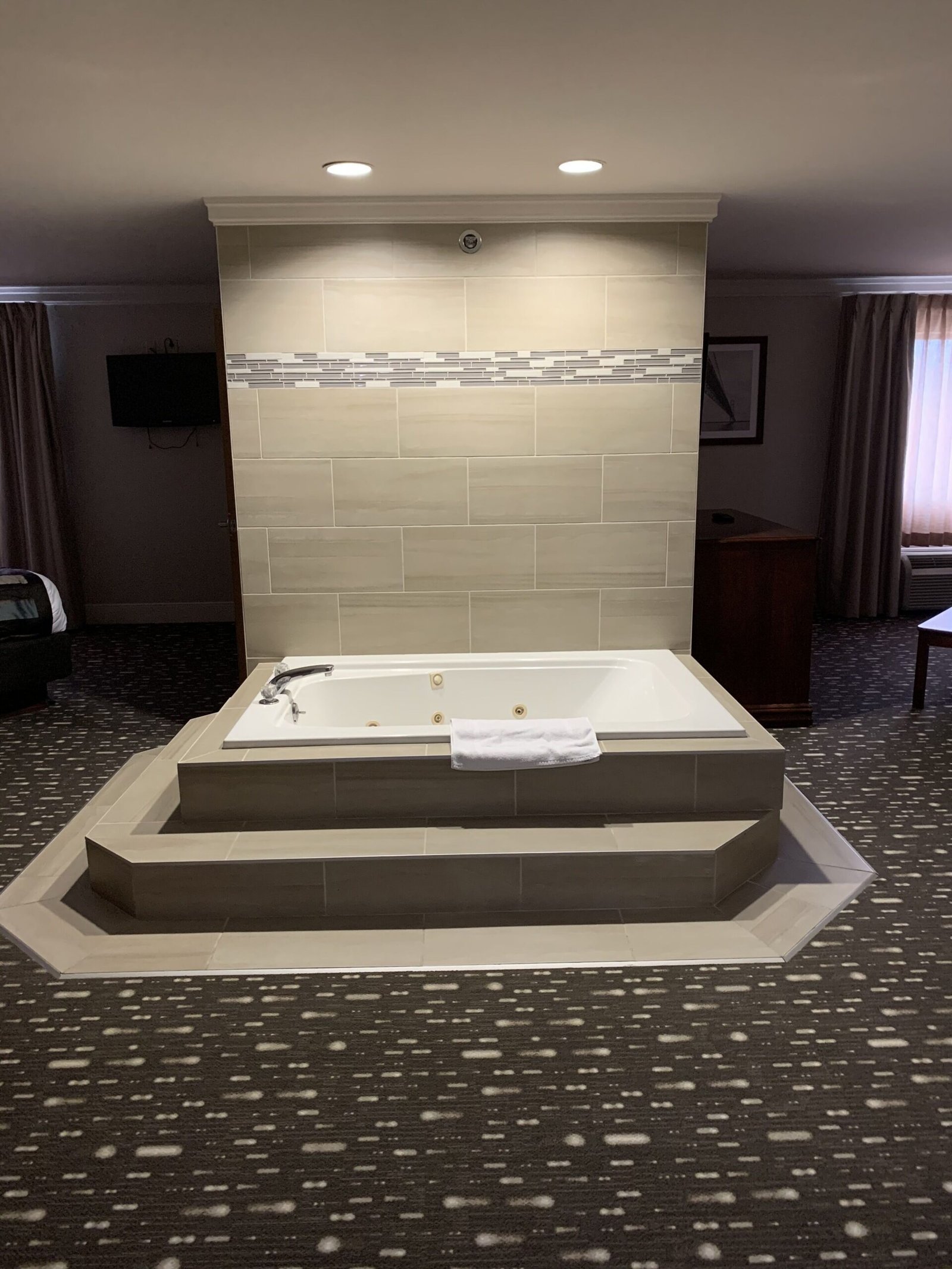 Wingate by Wyndham Brighton jacuzzi suite most affordable