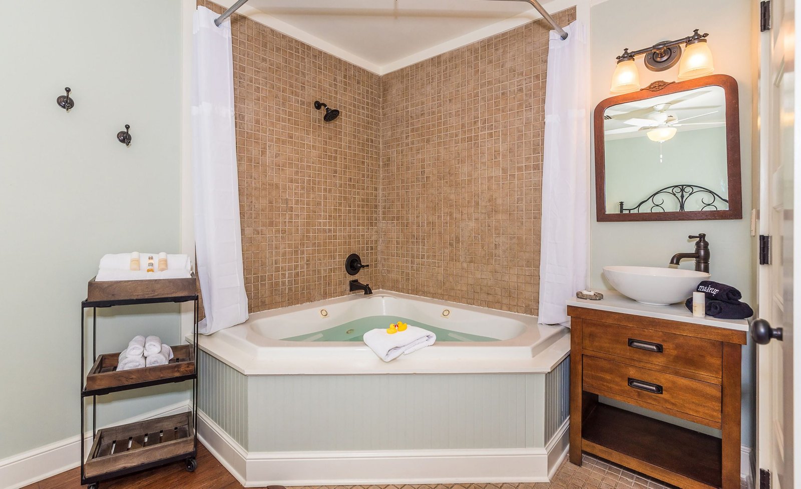 44 Spanish Street Inn - Adults Only jacuzzi suite best near st. george street