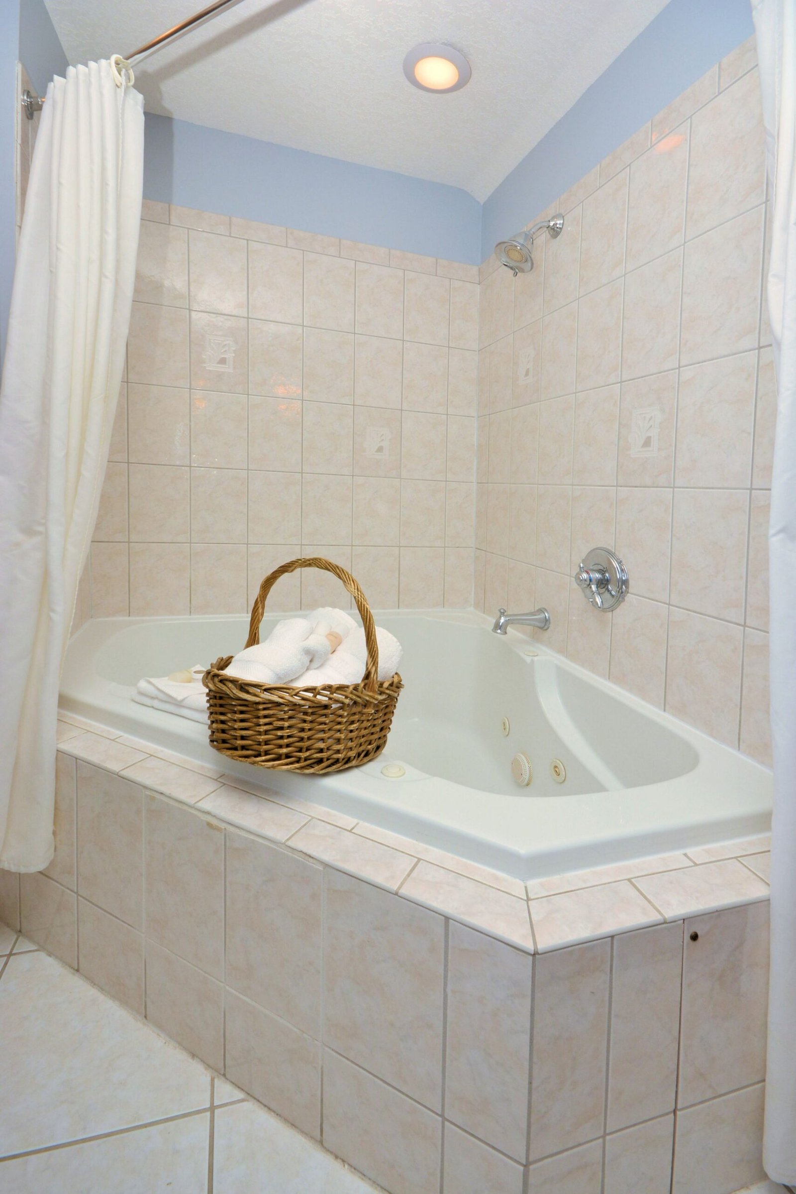 Agustin Inn jacuzzi suite best value