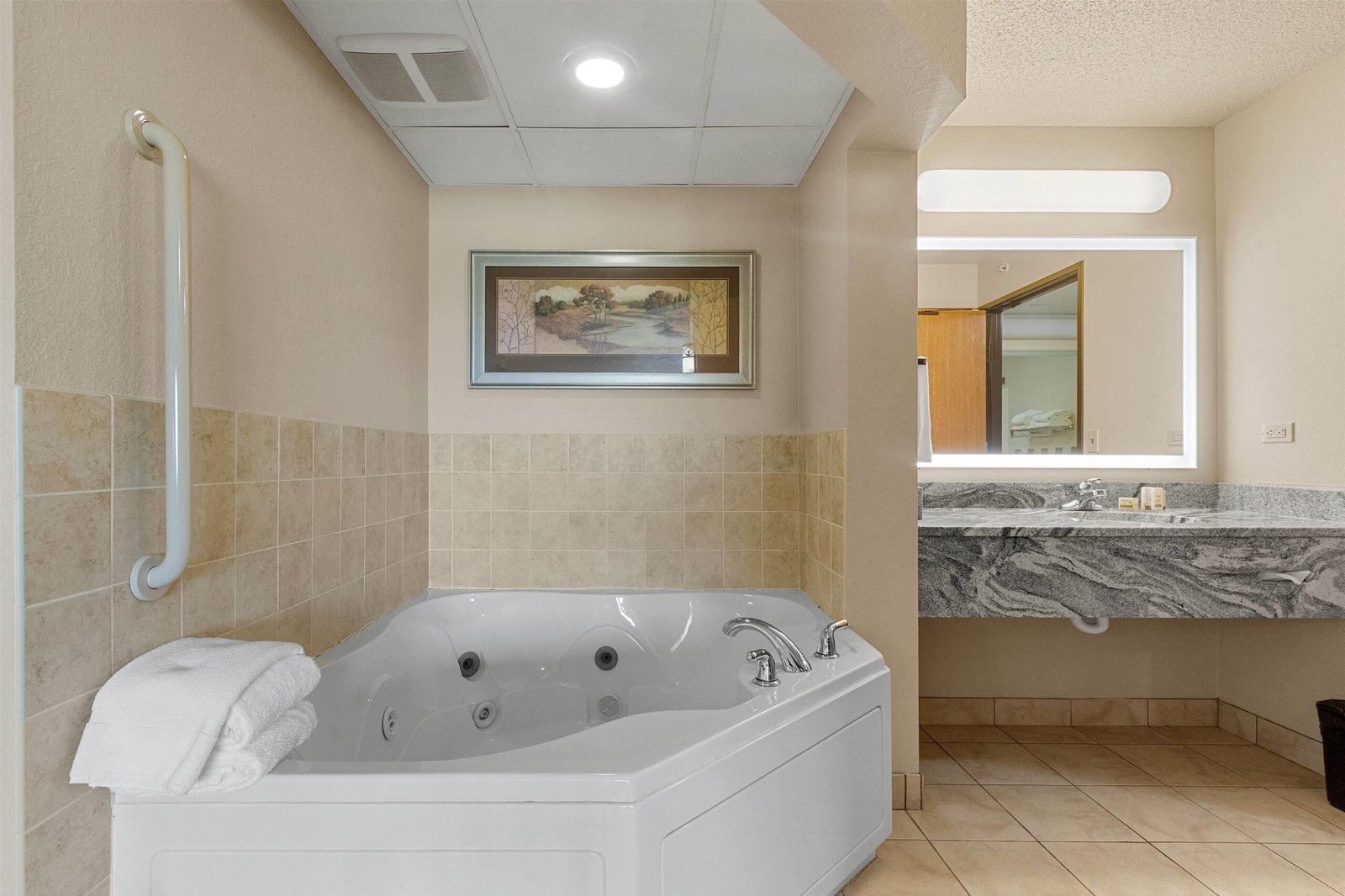 AmericInn by Wyndham Green Bay East jacuzzi suite roomiest suite