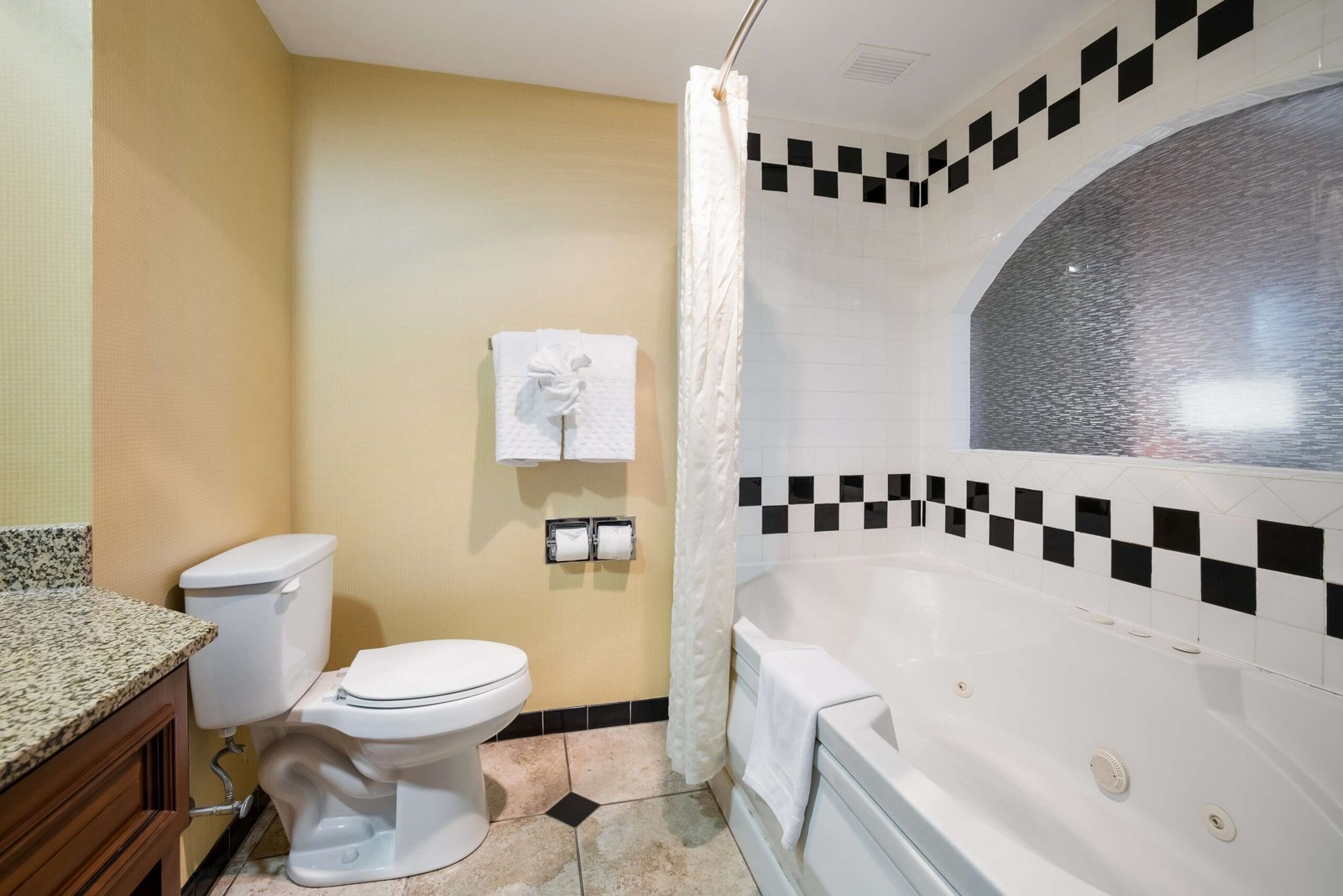 Best Western Grand Victorian Inn jacuzzi suite most affordable