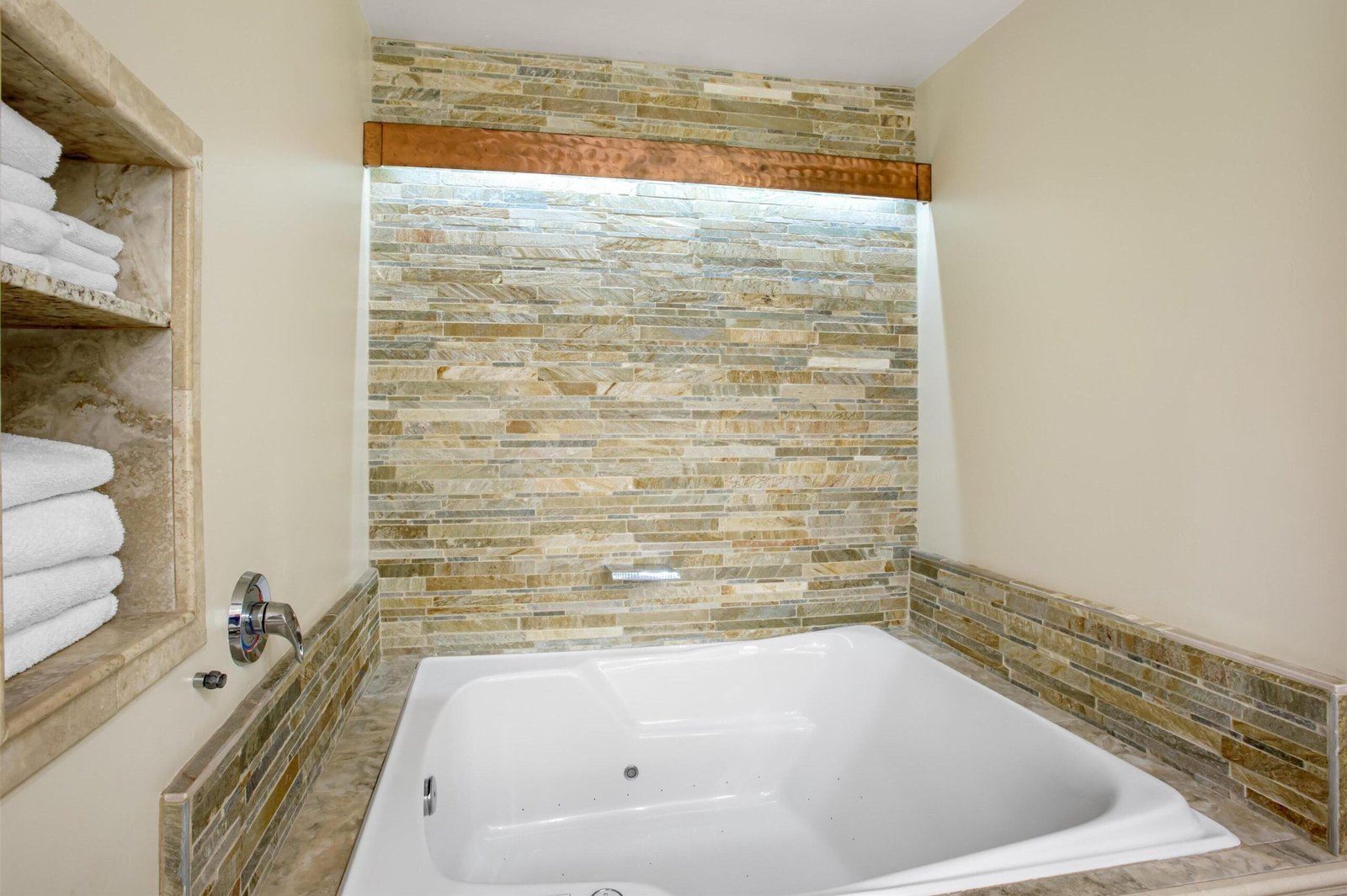 Best Western Plus Arroyo Roble Hotel & Creekside Villas jacuzzi suite best near tlaquepaque