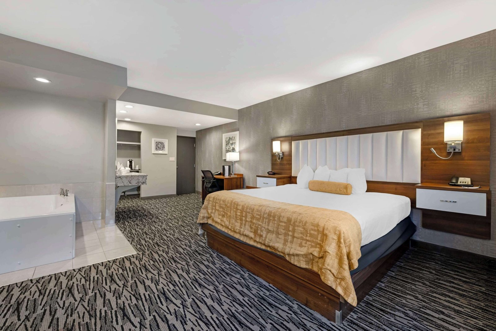 Best Western on the Avenue jacuzzi suite best near buffalo arts district