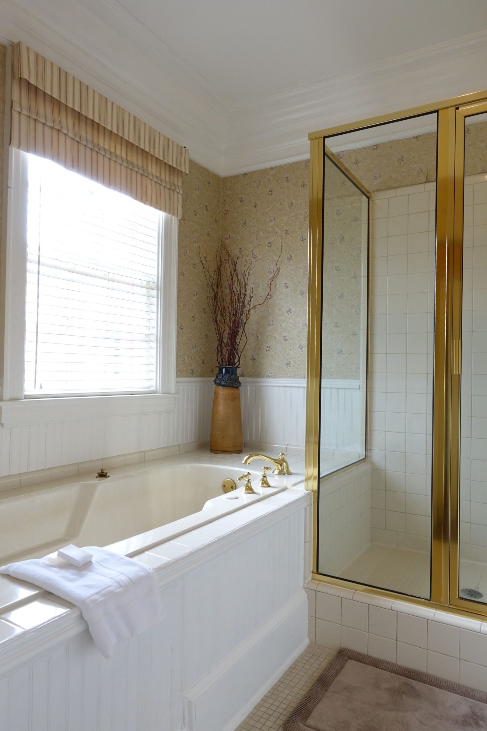 Bluff View Inn jacuzzi suite best overall