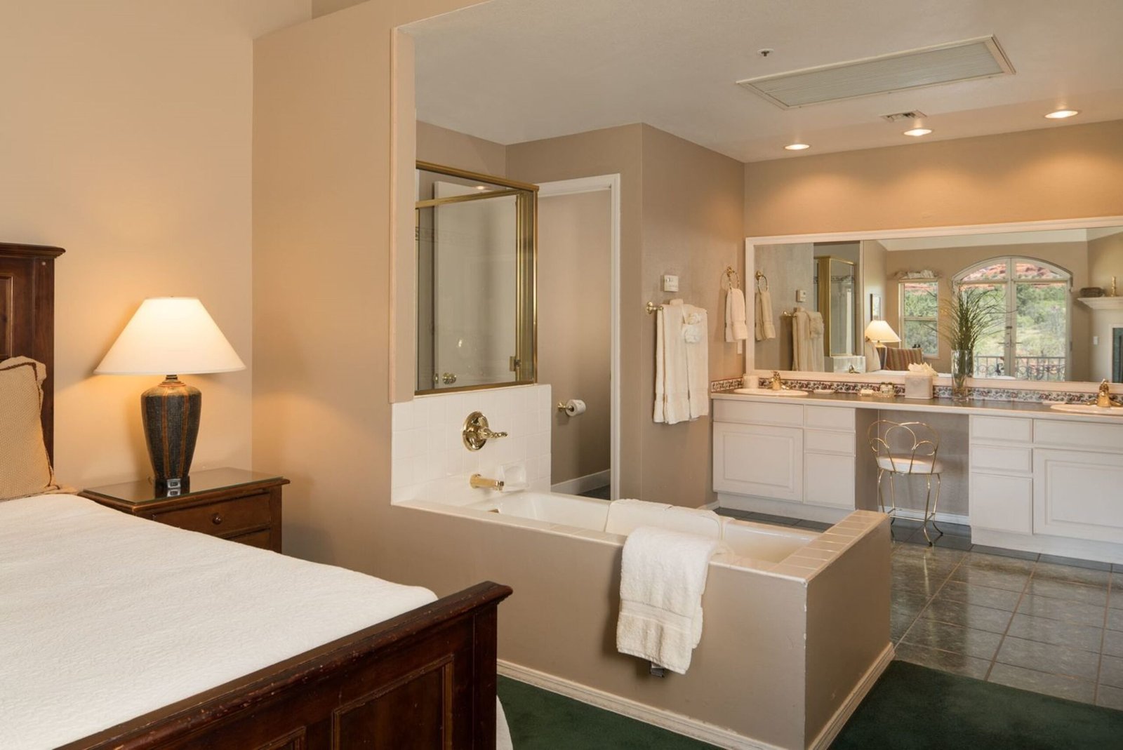 Canyon Villa Bed & Breakfast Inn of Sedona jacuzzi suite best near sedona golf resort
