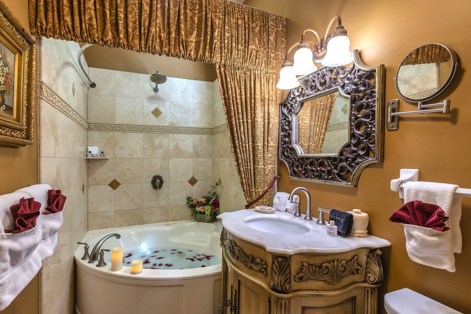 Cedar House Inn jacuzzi suite highest-rated stay