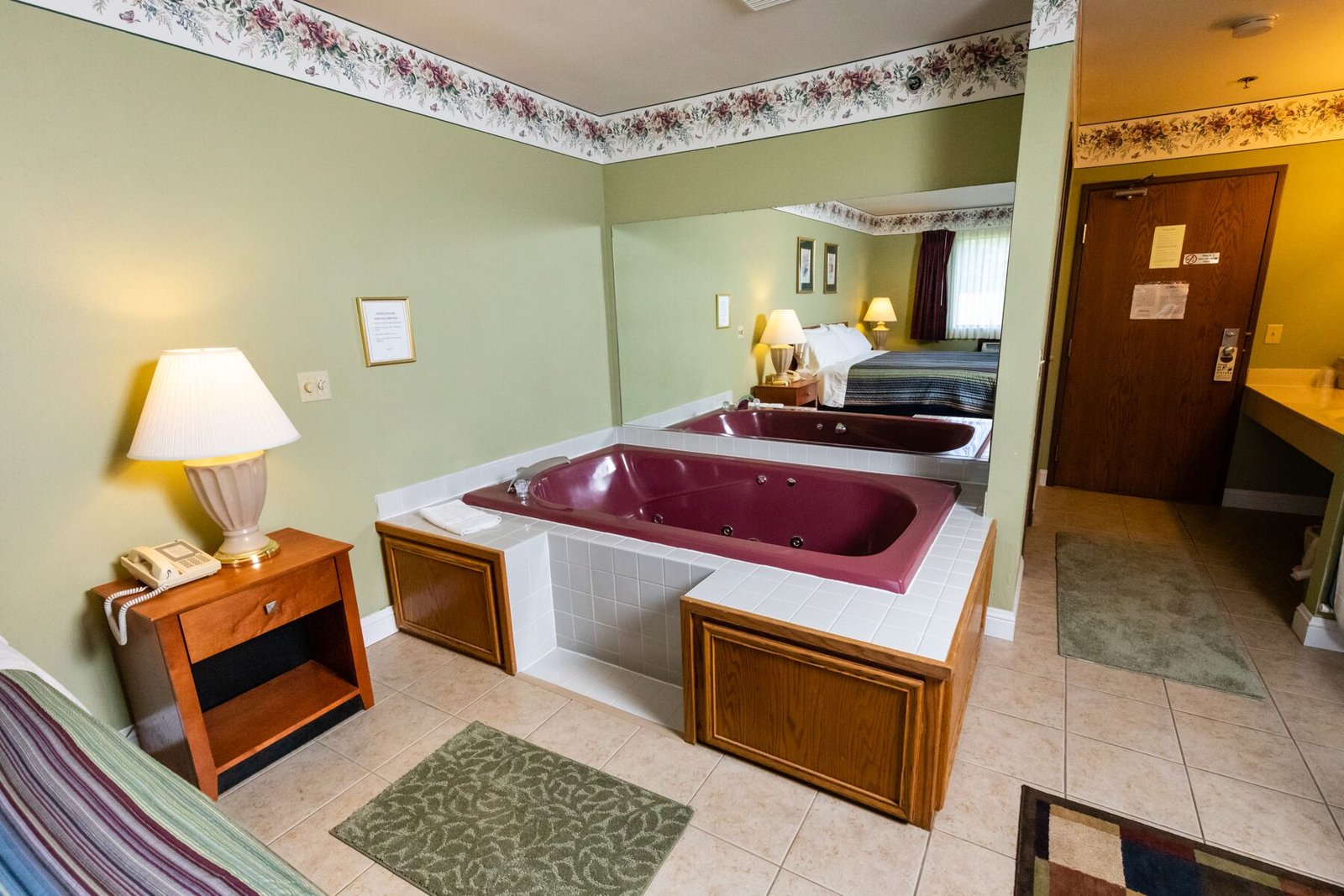 Cedarberry Inn jacuzzi suite most romantic