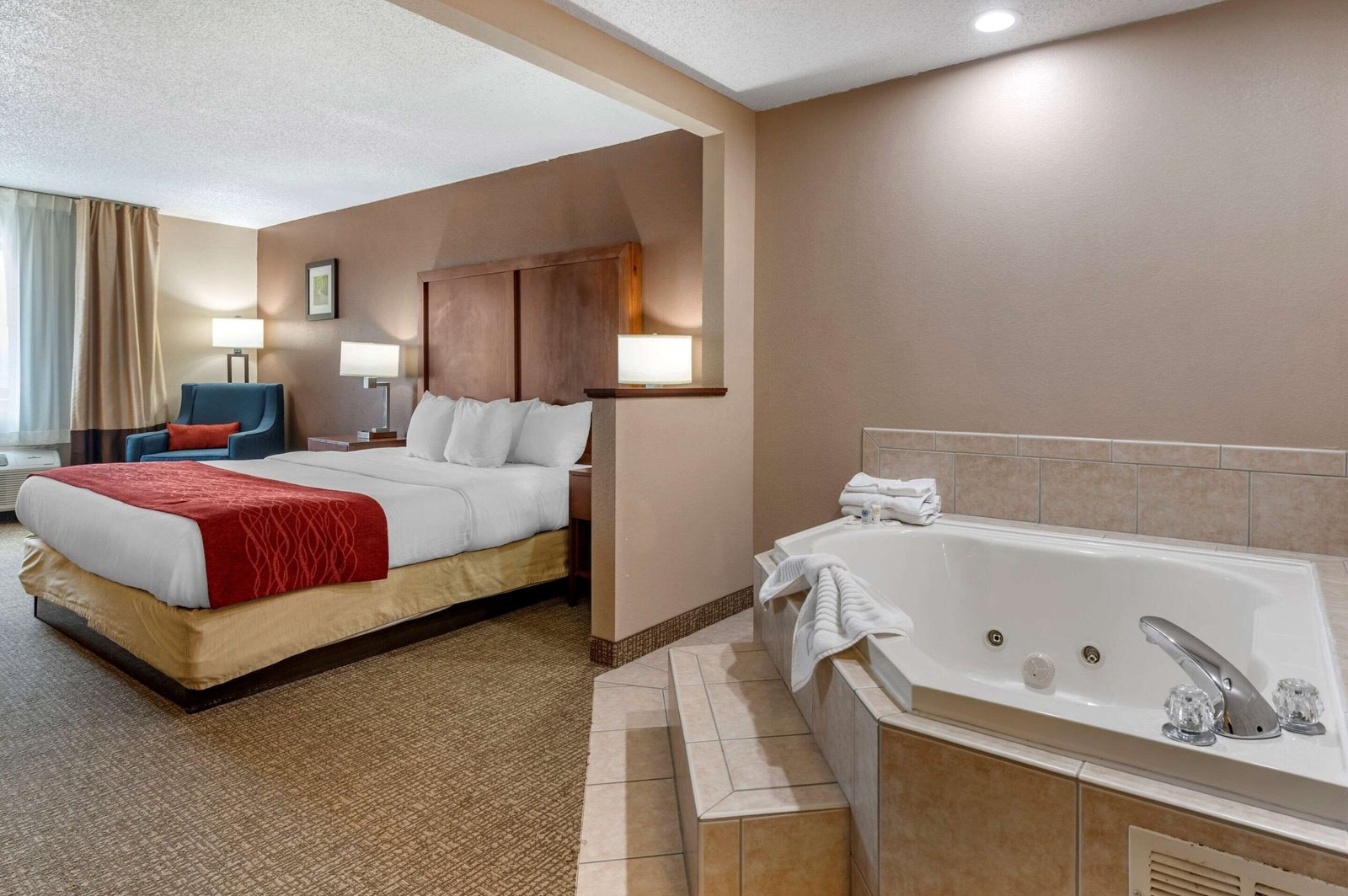 Comfort Inn & Suites Lawrenceburg jacuzzi suite best near hollywood casino