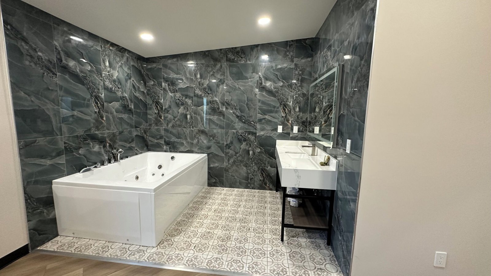 Costa Mesa Inn jacuzzi suite best overall