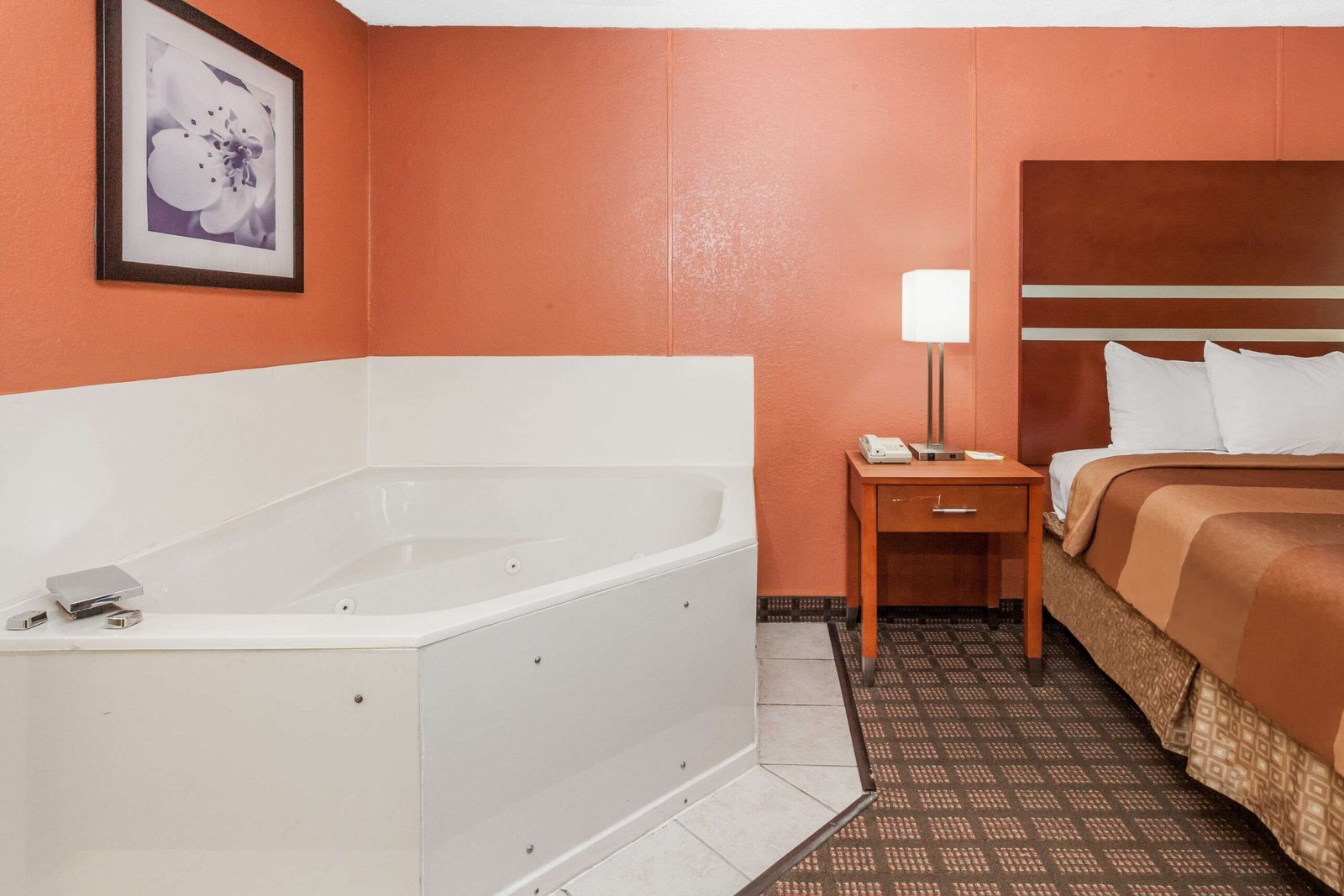 Days Inn by Wyndham Dalton jacuzzi suite most affordable
