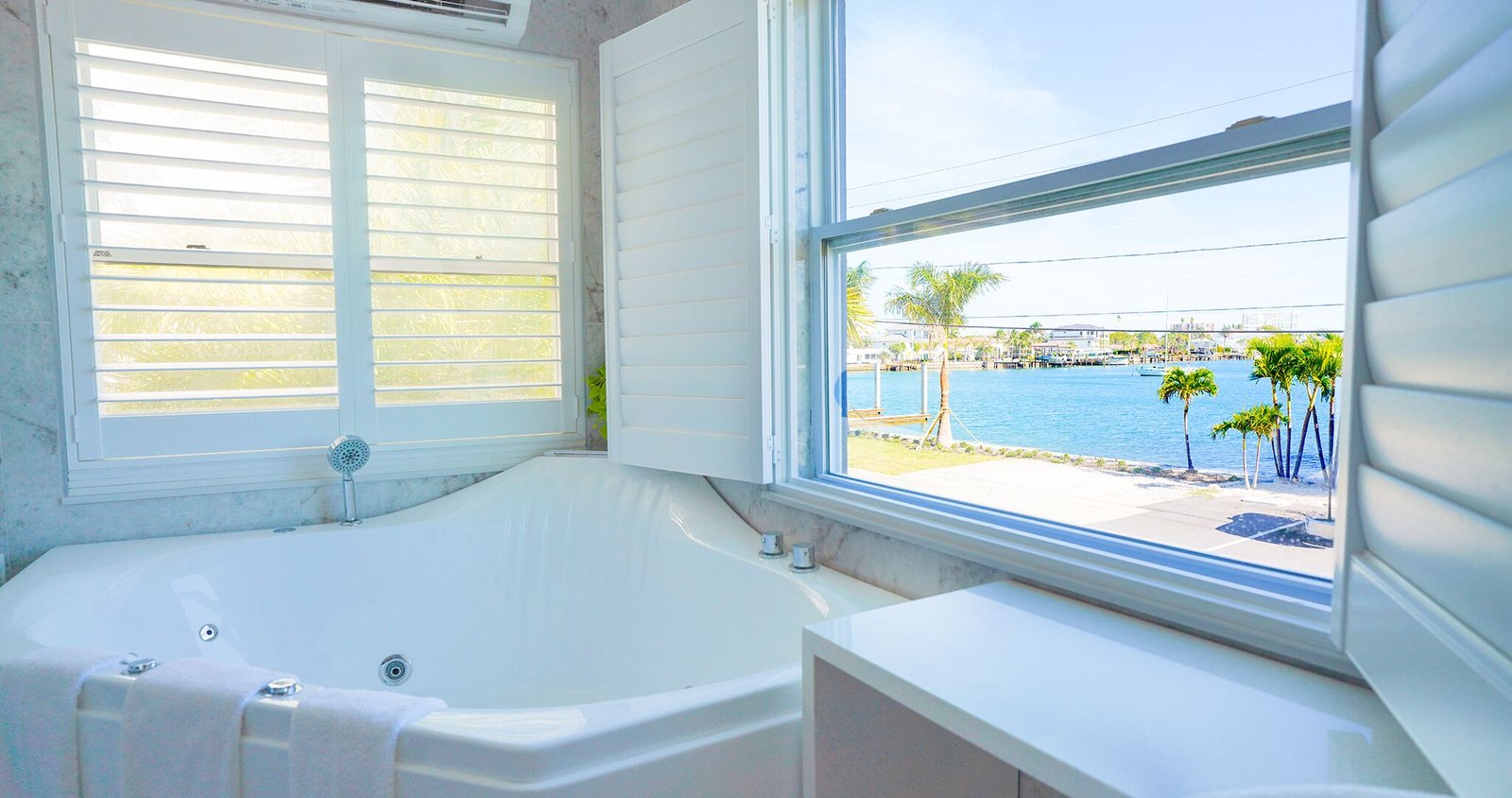 Devon Shores jacuzzi suite best overall