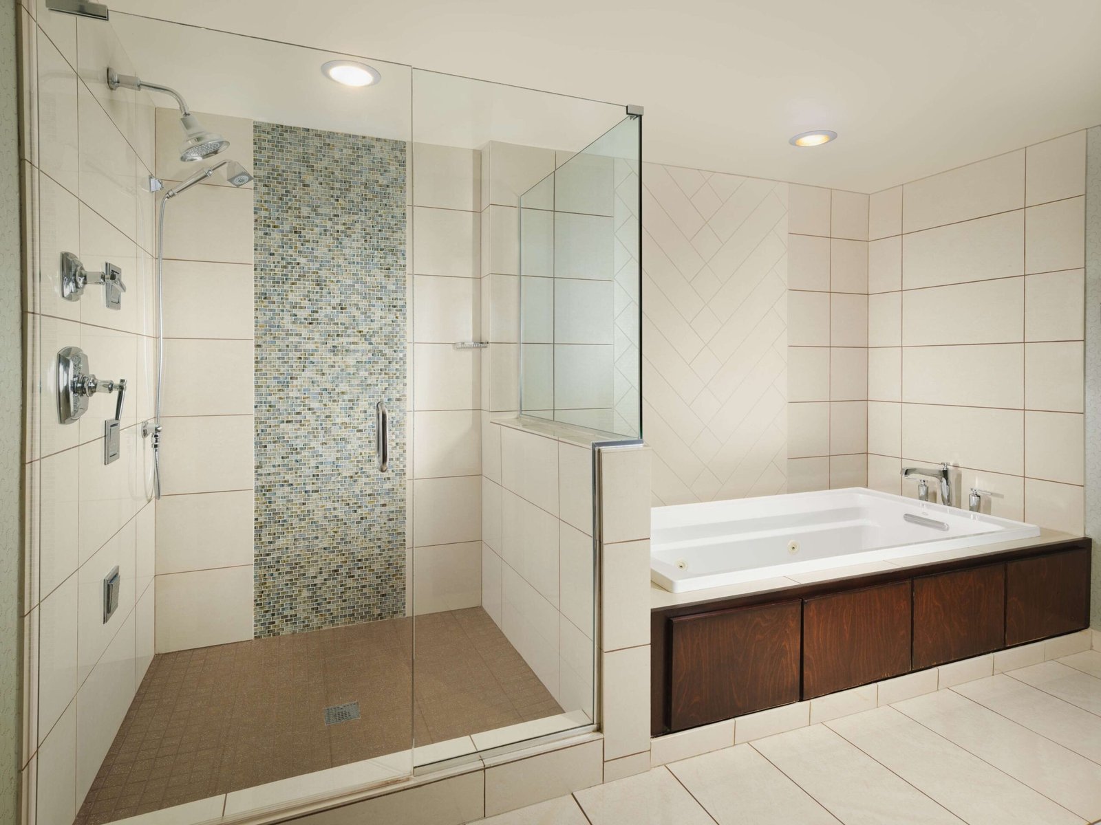 DoubleTree by Hilton Hotel Chattanooga Downtown jacuzzi suite best near tennessee aquarium