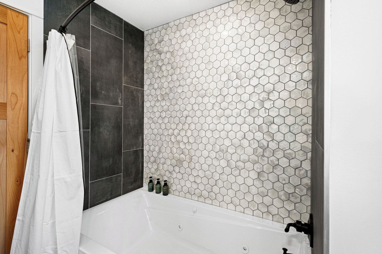 Dragëstil Park Point Aparthotel jacuzzi suite most luxurious