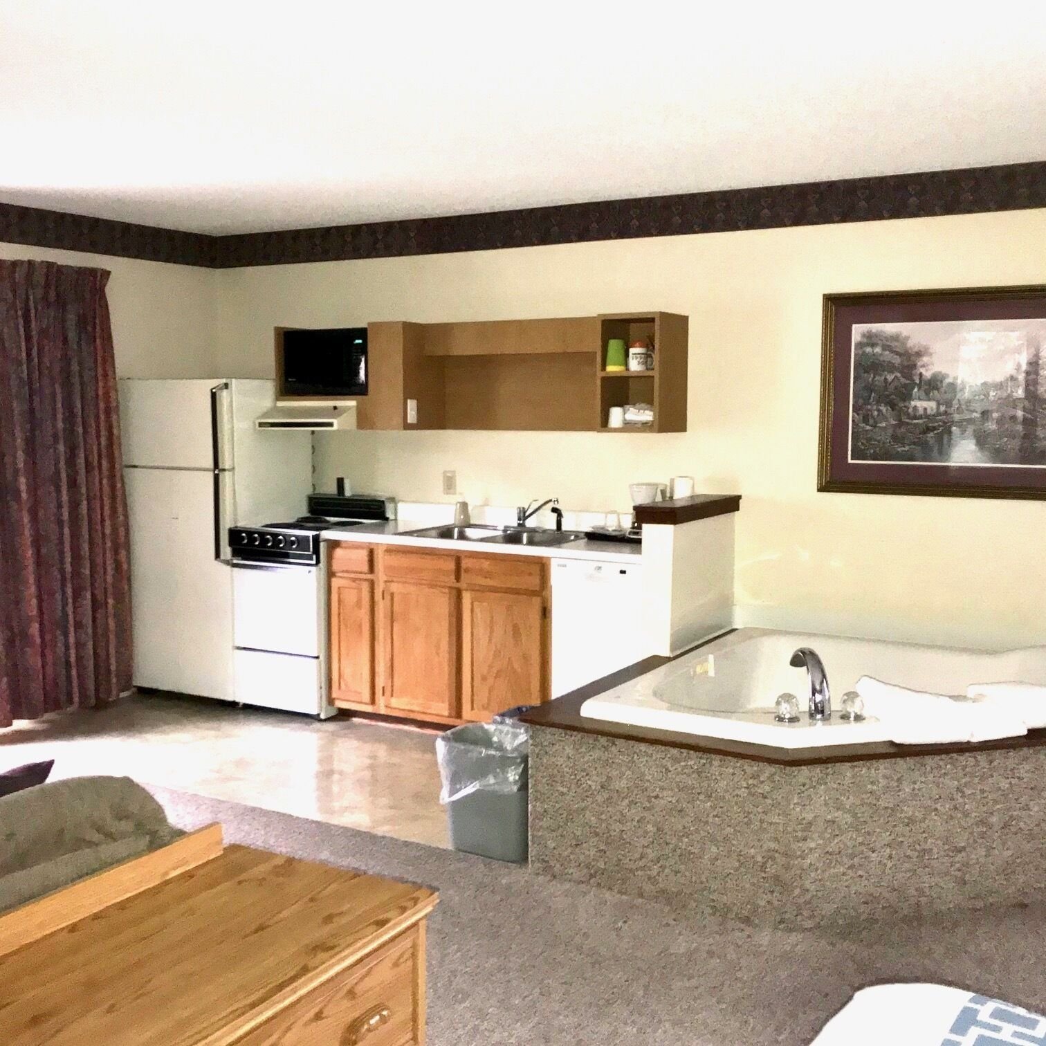 Four Seasons Inn jacuzzi suite best near maggie valley attractions