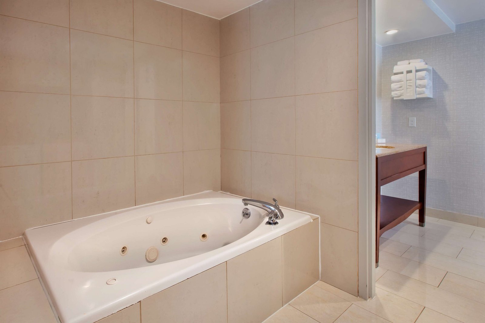 Hampton Inn College Park jacuzzi suite best near university of maryland