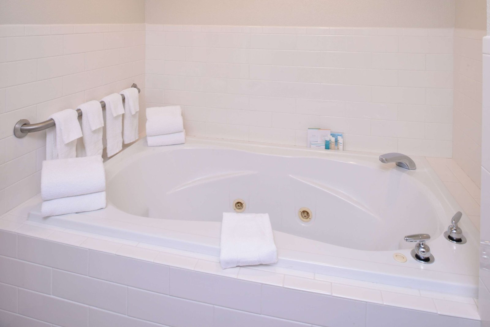 Hampton Inn Tulsa-Sand Springs jacuzzi suite best near sand springs lake