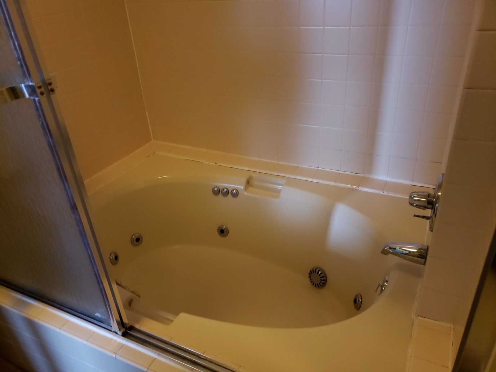 Harbor Lights Lodge jacuzzi suite best near lake michigan