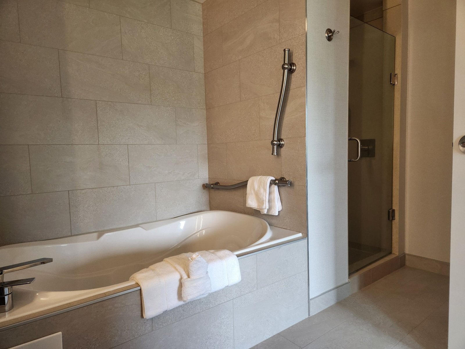Hilton Garden Inn Arlington-Shirlington jacuzzi suite best overall