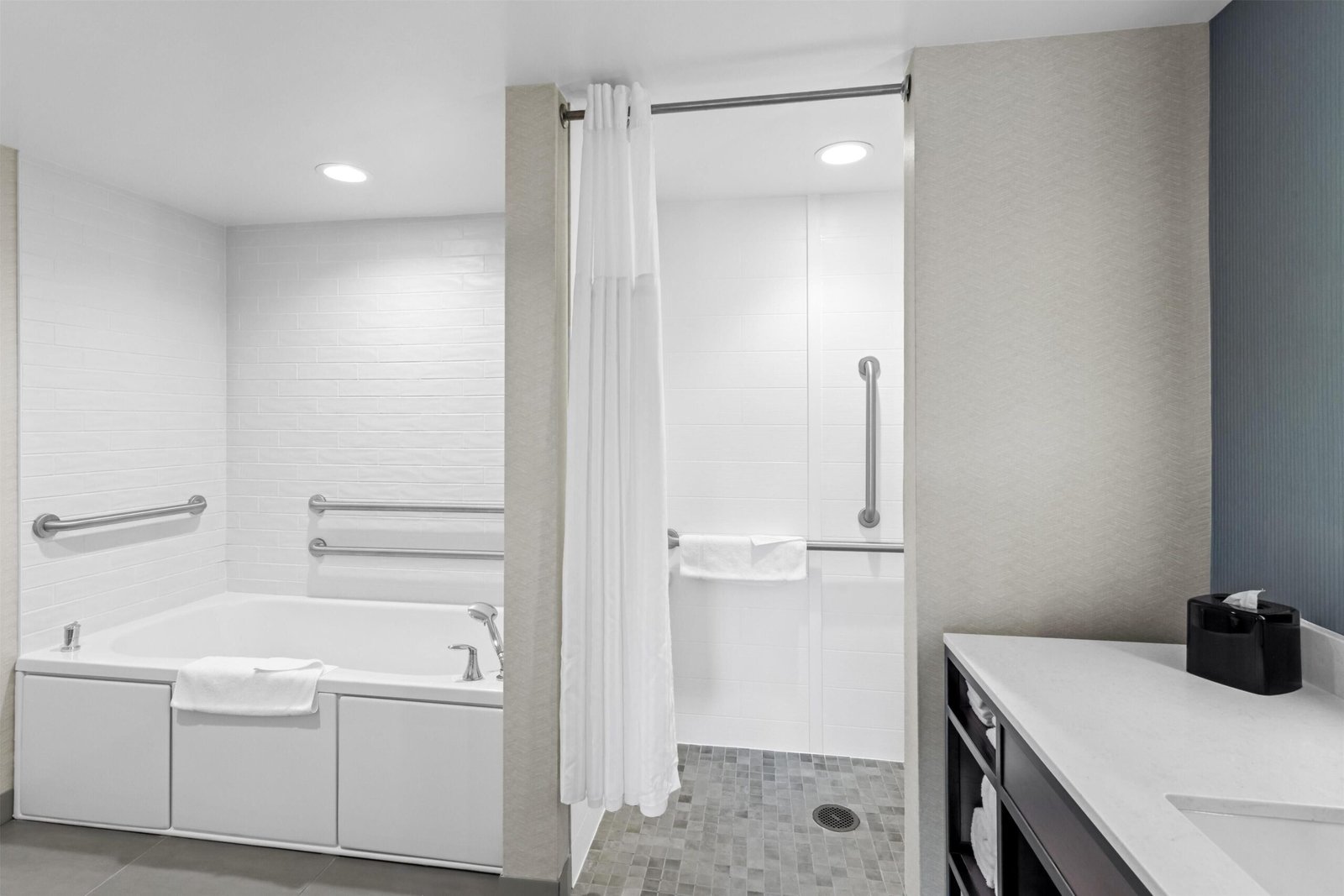 Hilton Garden Inn Corning Downtown jacuzzi suite highest-rated stay