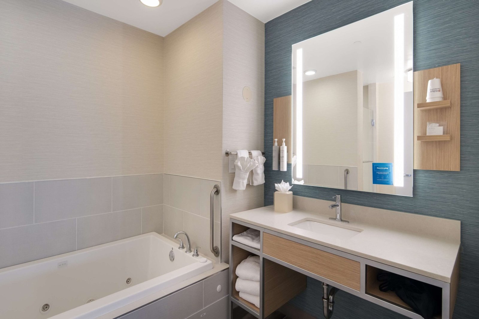 Hilton Garden Inn Madison West/Middleton jacuzzi suite best near middleton
