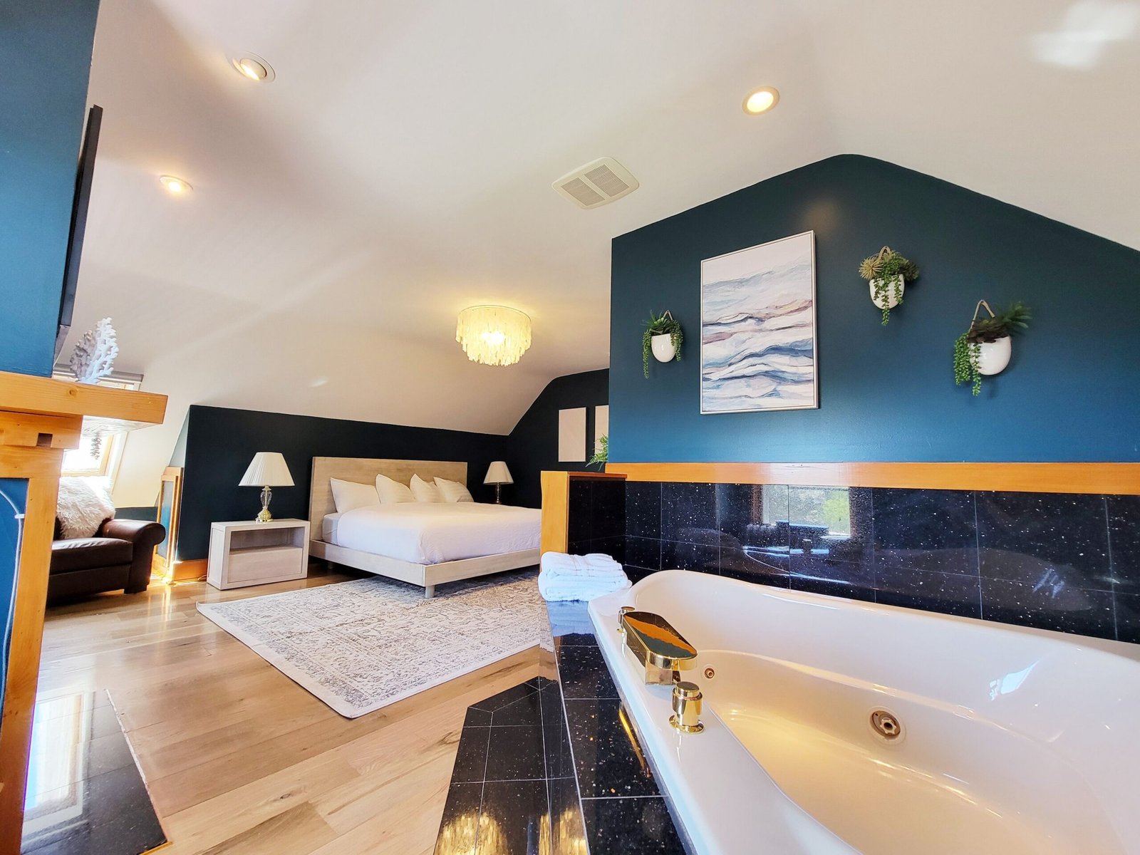 Historic GG Barnum Mansion by Heirloom Boutique Collection jacuzzi suite highest-rated stay