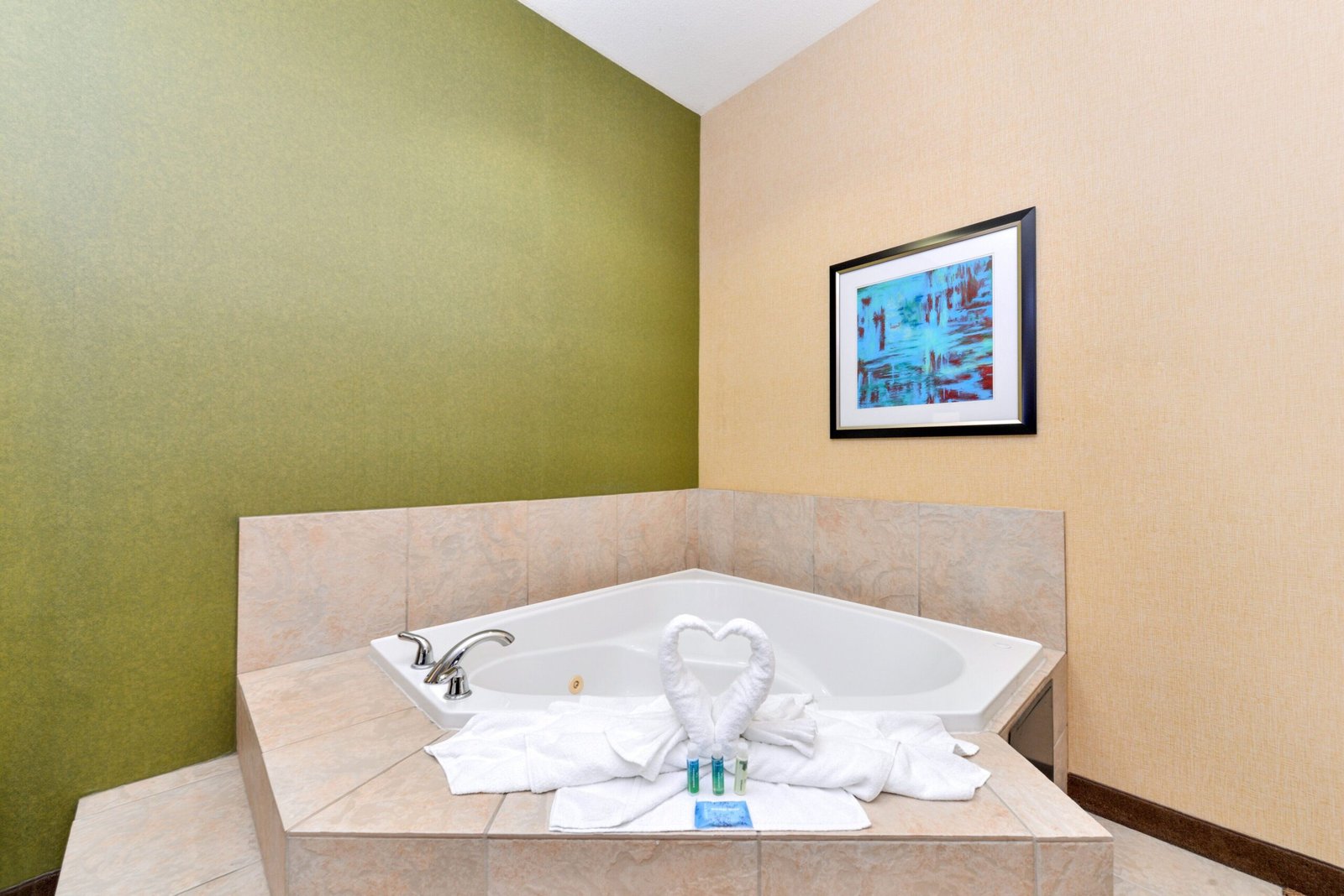 Holiday Inn Express Sacramento Airport Woodland by IHG jacuzzi suite best near sacramento airport