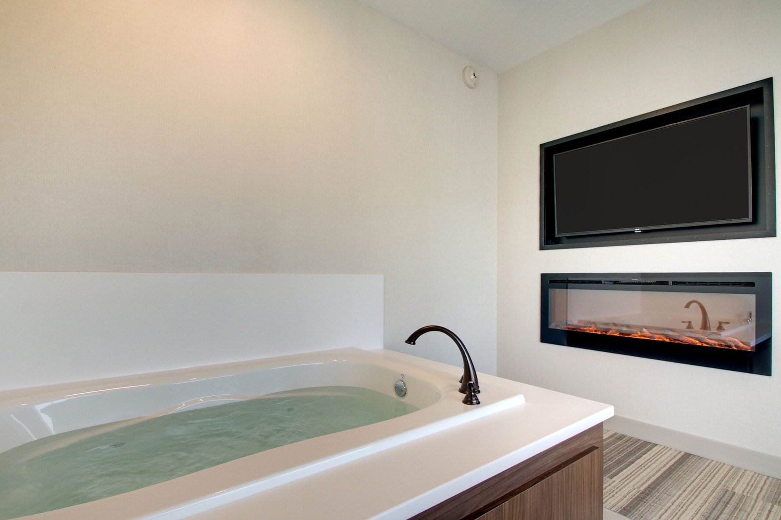 Holiday Inn Express & Suites Aurora/Naperville by IHG jacuzzi suite best overall