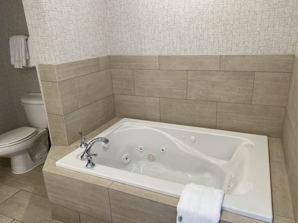 hotels with jacuzzi in room sacramento