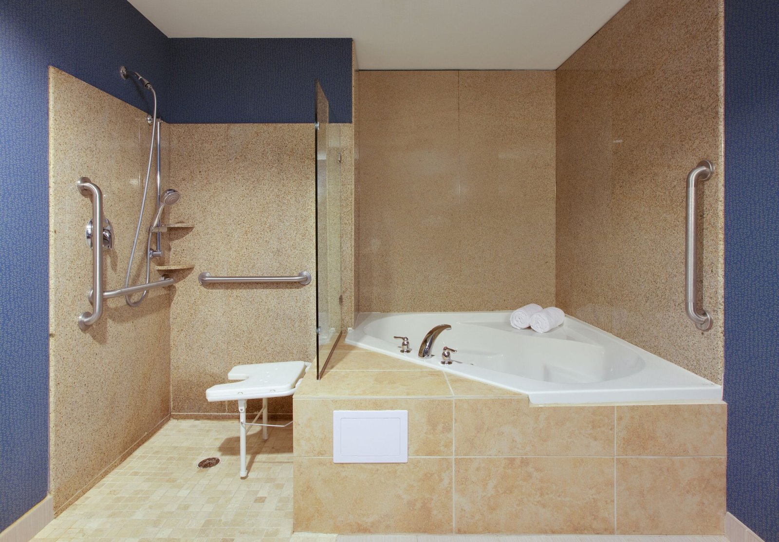 Holiday Inn Houston East - Channelview by IHG jacuzzi suite best near the port of houston