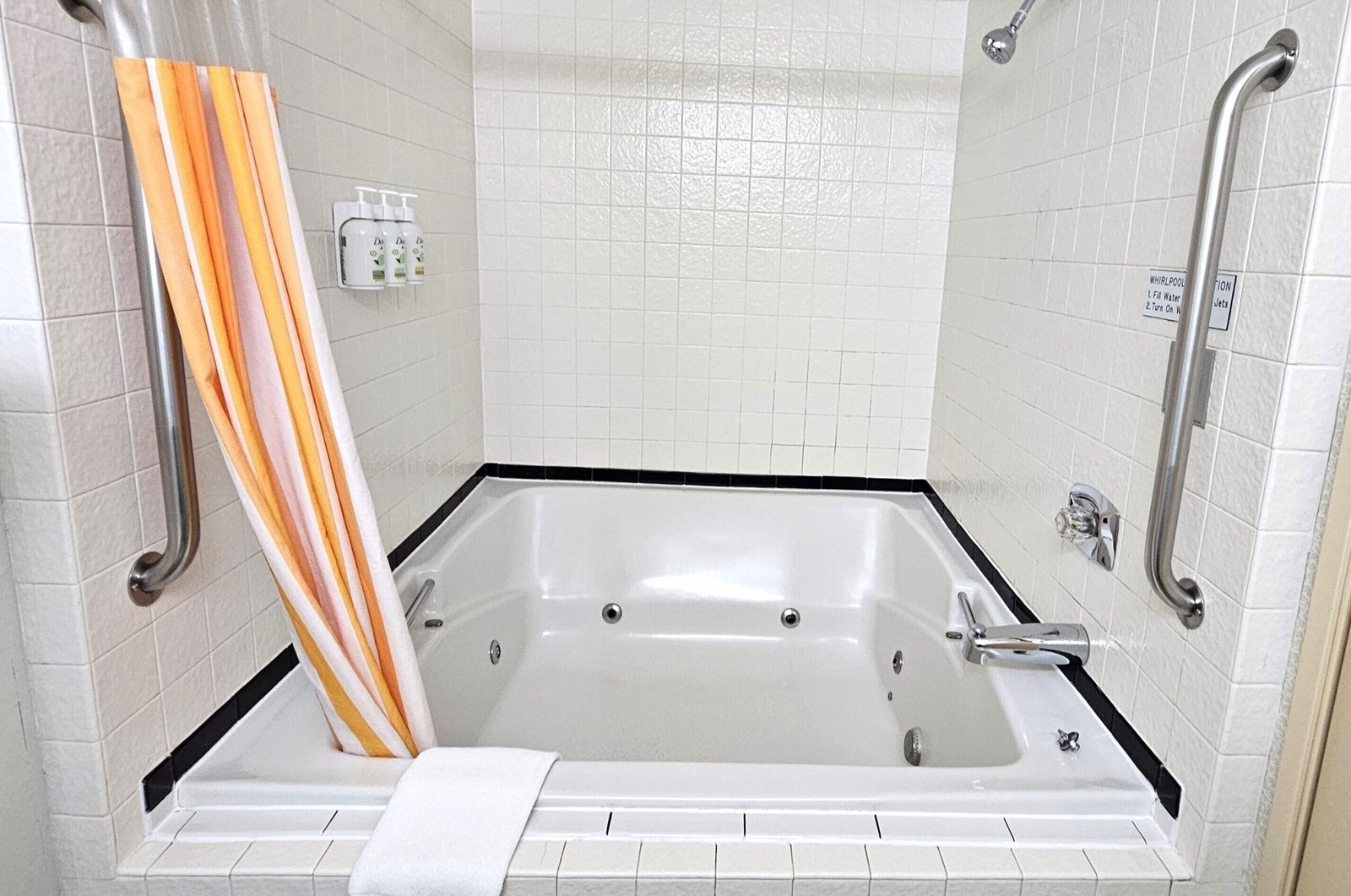 La Quinta Inn & Suites by Wyndham Appleton College Avenue jacuzzi suite most affordable