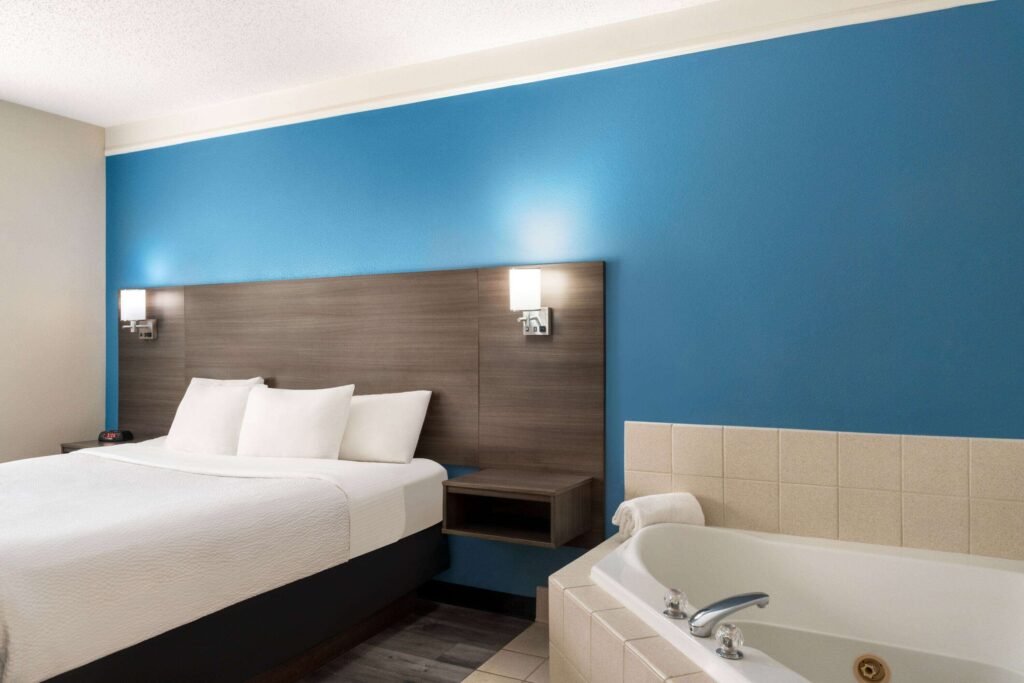 hotels with jacuzzi in room madison wi