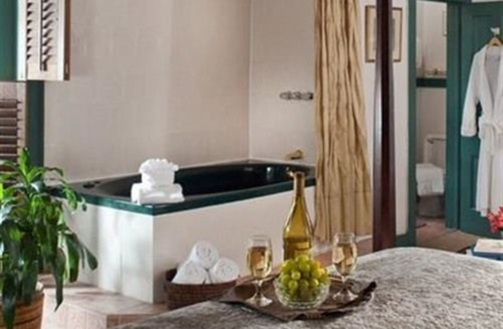 St Francis Inn jacuzzi suite most luxurious