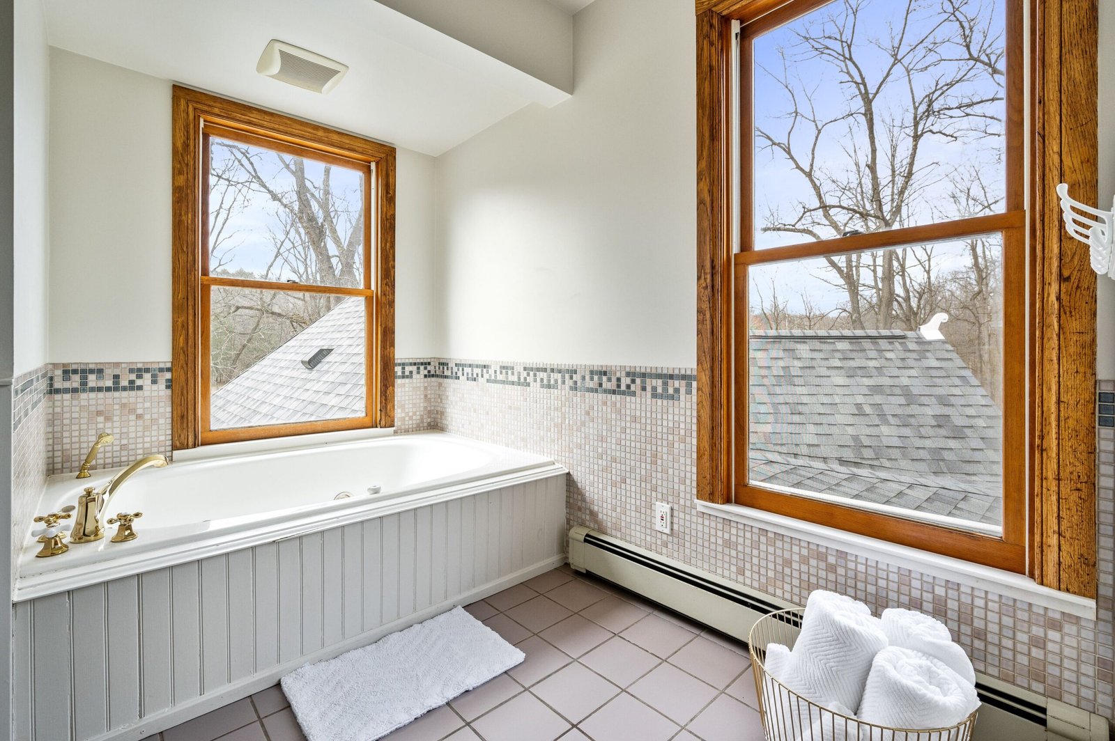 Stratton Creek Inn jacuzzi suite most romantic