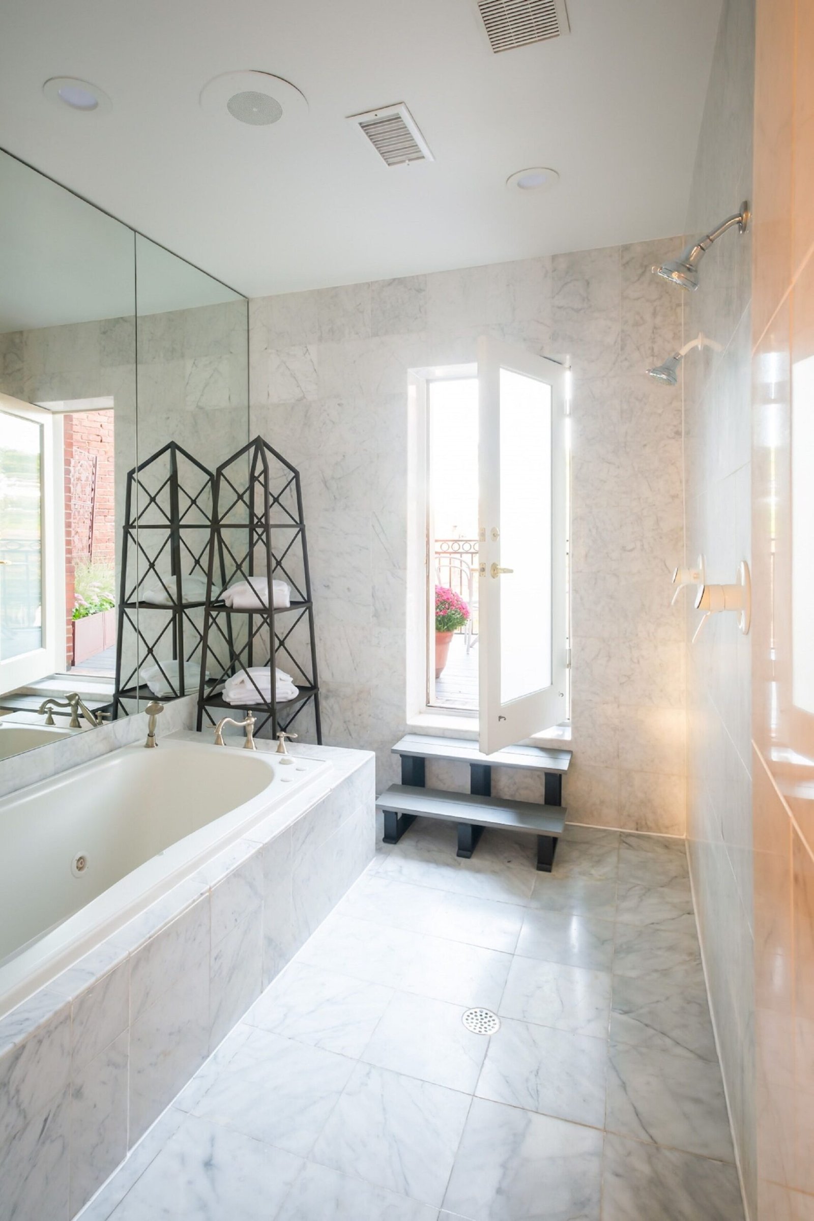 Swann House Historic Dupont Circle Inn jacuzzi suite highest-rated stay