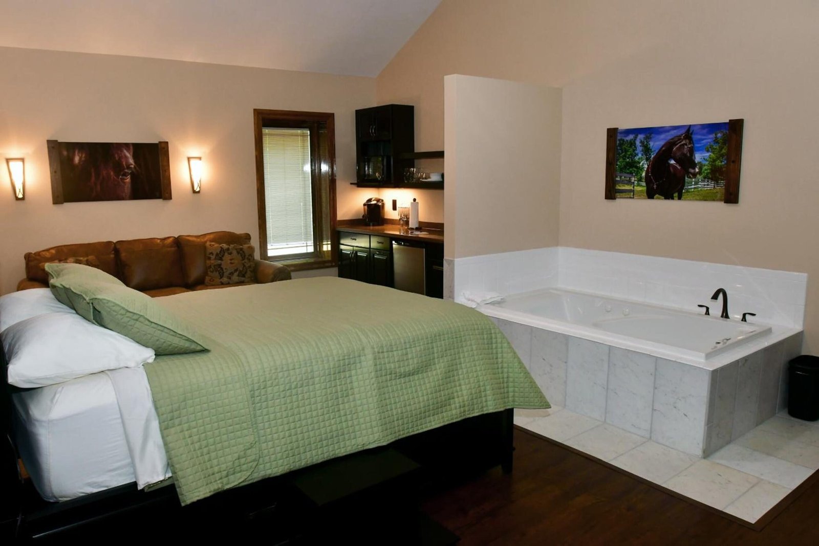 The Fields of Eden Inn jacuzzi suite most romantic