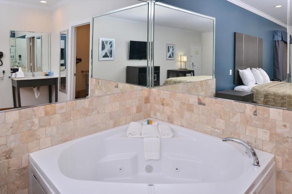 Regency Inn and Suites jacuzzi suite best budget pick
