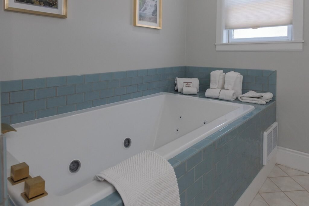 hotels with jacuzzi in room ithaca ny